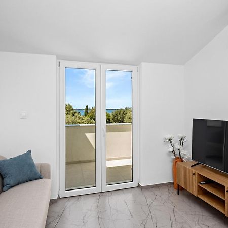 Apartment Nenad - Amazing Sea View ! Only 500 Meters From The Beach ! Fažana Exteriör bild